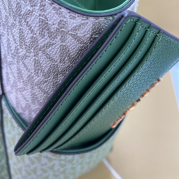 MICHAEL KORS
Large Pebbled Leather Card Holder Case
Fern Green 
NWT - Picture 13 of 16